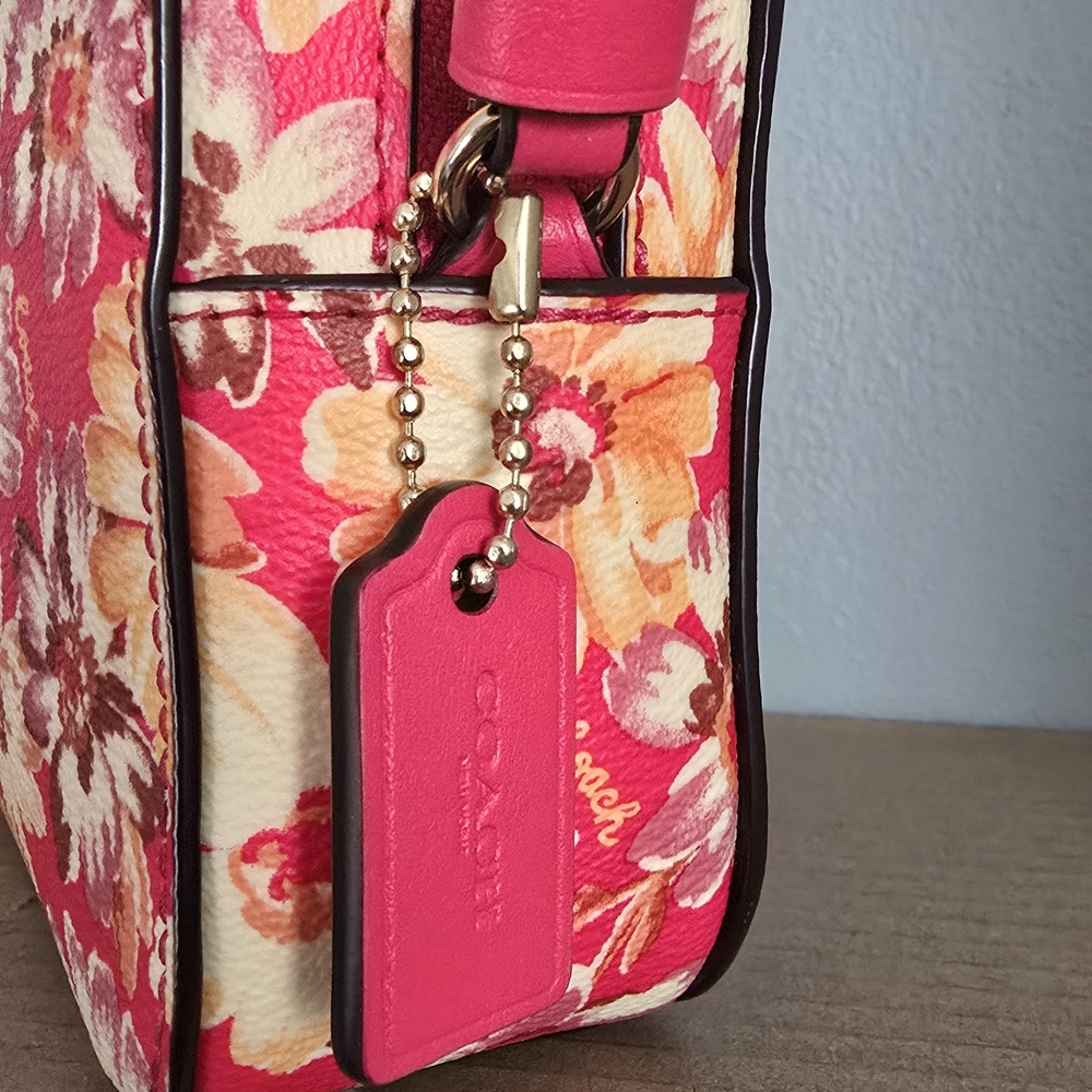Coach Mini Camera Bag with Vintage Daisy Script Print NEW - Picture 3 of 16